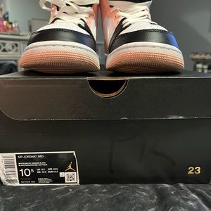 Air Jordan 1 mid / 10.5 / white artic  orange / black . Like new with box